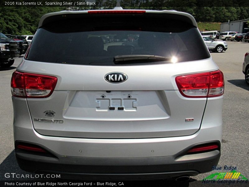 Sparkling Silver / Satin Black 2016 Kia Sorento LX