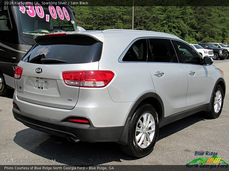 Sparkling Silver / Satin Black 2016 Kia Sorento LX