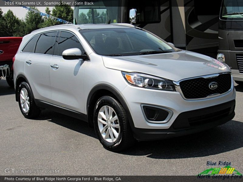 Sparkling Silver / Satin Black 2016 Kia Sorento LX