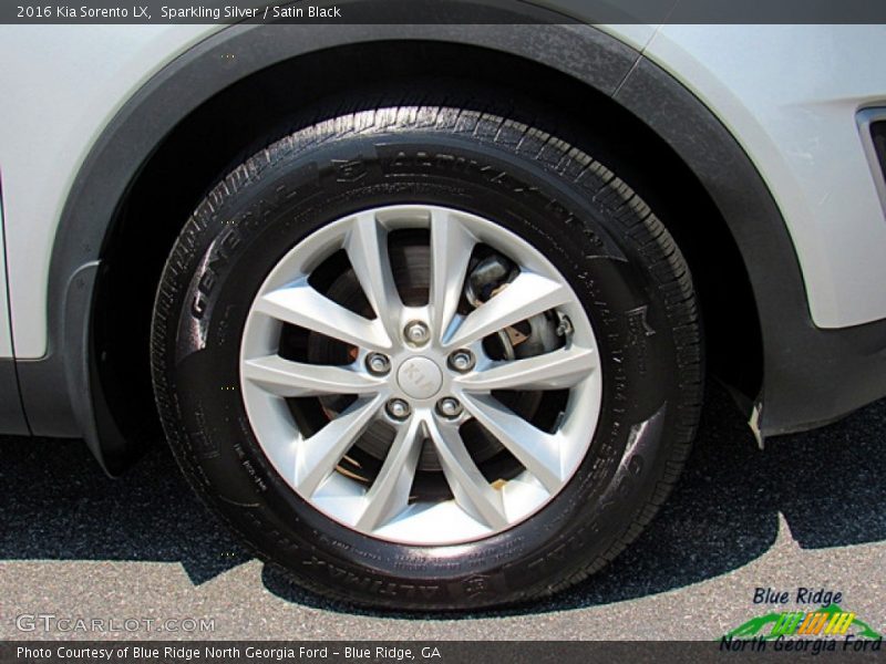 Sparkling Silver / Satin Black 2016 Kia Sorento LX