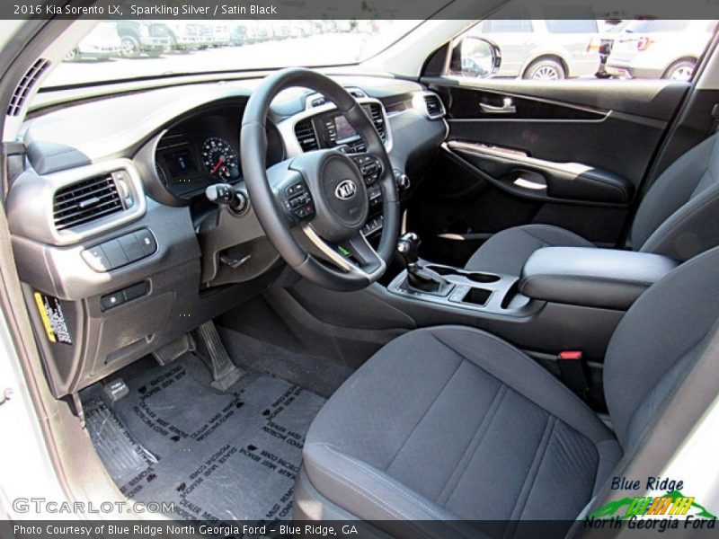 Sparkling Silver / Satin Black 2016 Kia Sorento LX