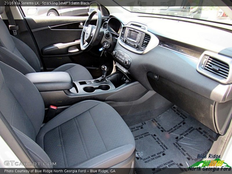 Sparkling Silver / Satin Black 2016 Kia Sorento LX