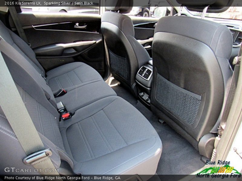 Sparkling Silver / Satin Black 2016 Kia Sorento LX