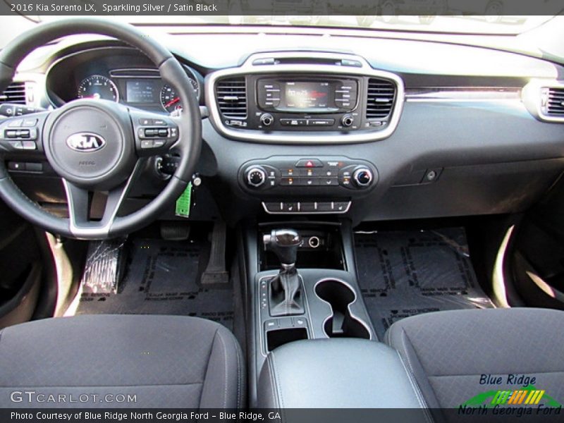 Sparkling Silver / Satin Black 2016 Kia Sorento LX