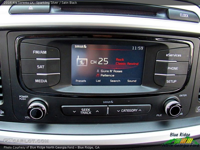 Sparkling Silver / Satin Black 2016 Kia Sorento LX