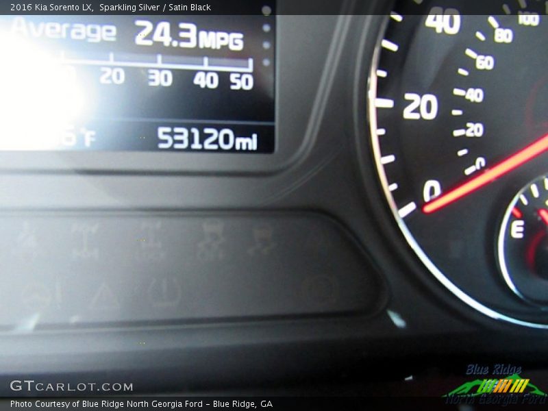 Sparkling Silver / Satin Black 2016 Kia Sorento LX