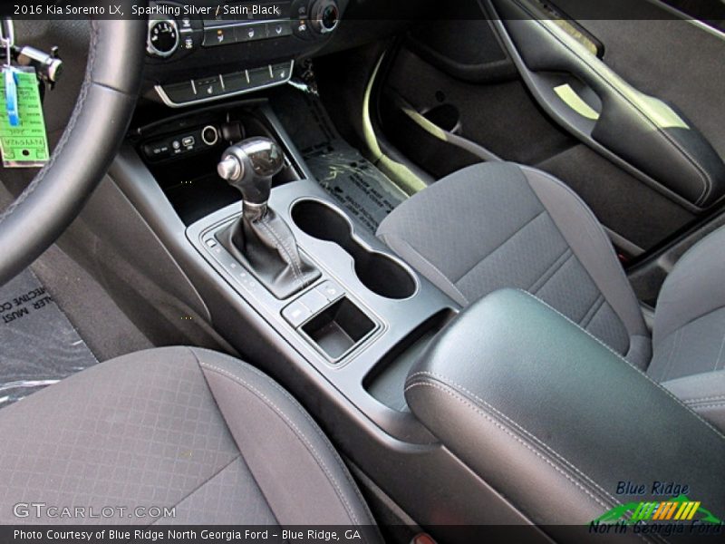 Sparkling Silver / Satin Black 2016 Kia Sorento LX