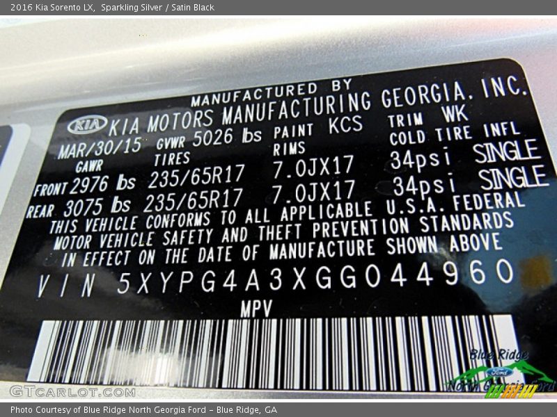 Sparkling Silver / Satin Black 2016 Kia Sorento LX