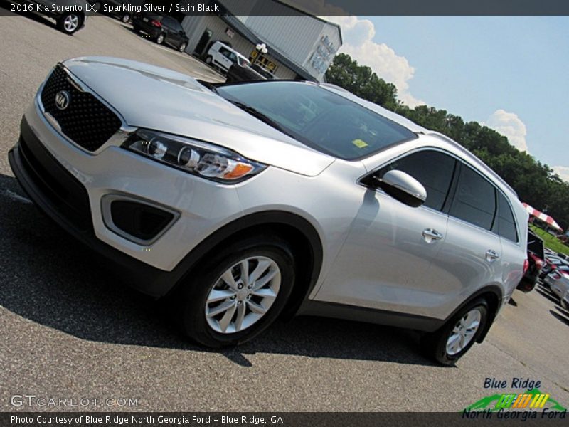 Sparkling Silver / Satin Black 2016 Kia Sorento LX