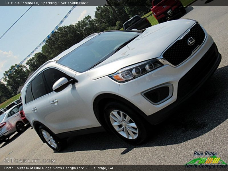 Sparkling Silver / Satin Black 2016 Kia Sorento LX