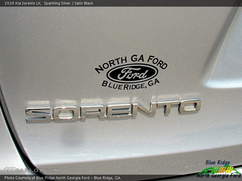 Sparkling Silver / Satin Black 2016 Kia Sorento LX