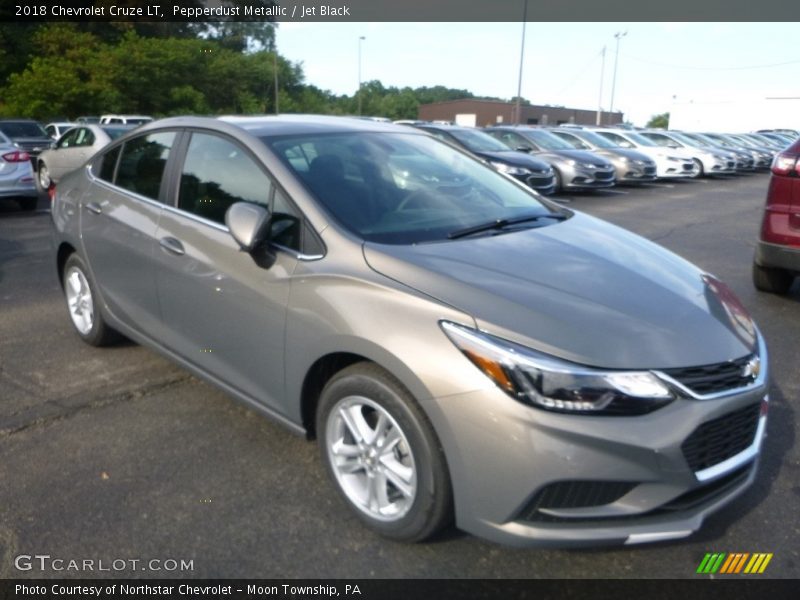 Pepperdust Metallic / Jet Black 2018 Chevrolet Cruze LT