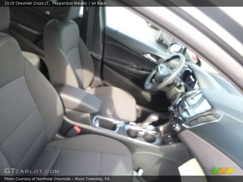Pepperdust Metallic / Jet Black 2018 Chevrolet Cruze LT
