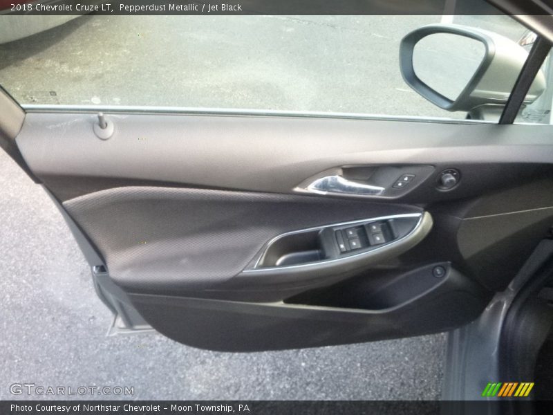 Pepperdust Metallic / Jet Black 2018 Chevrolet Cruze LT