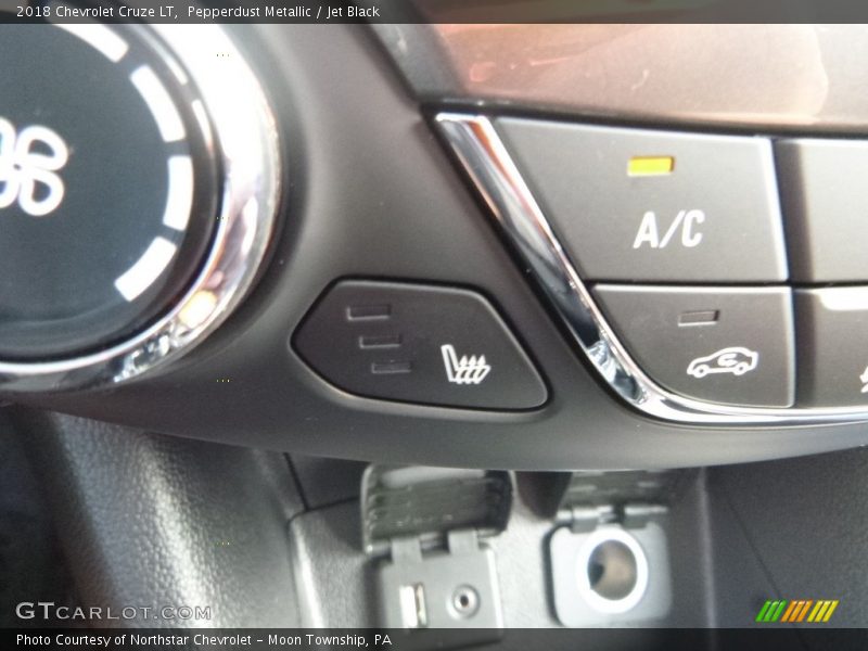 Pepperdust Metallic / Jet Black 2018 Chevrolet Cruze LT