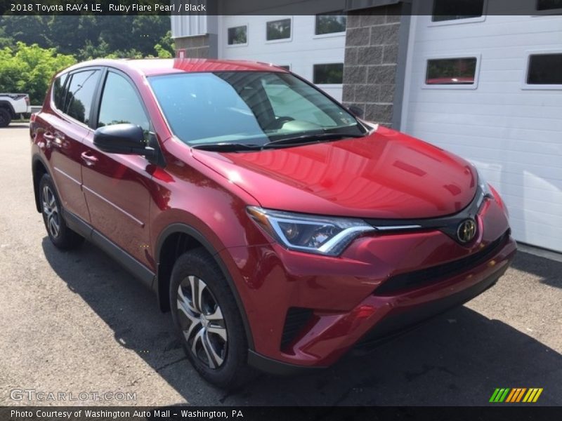 Ruby Flare Pearl / Black 2018 Toyota RAV4 LE
