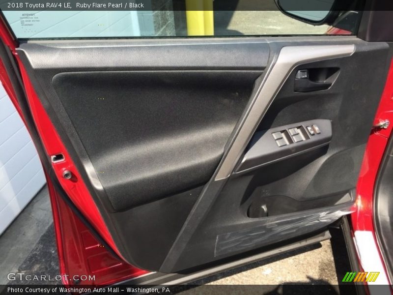 Ruby Flare Pearl / Black 2018 Toyota RAV4 LE
