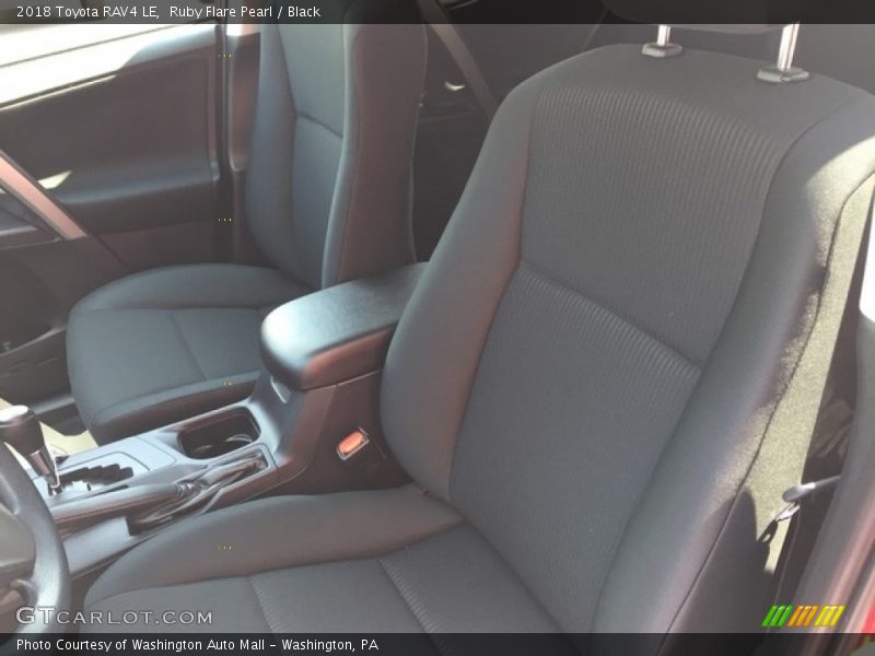 Ruby Flare Pearl / Black 2018 Toyota RAV4 LE