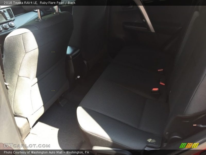 Ruby Flare Pearl / Black 2018 Toyota RAV4 LE