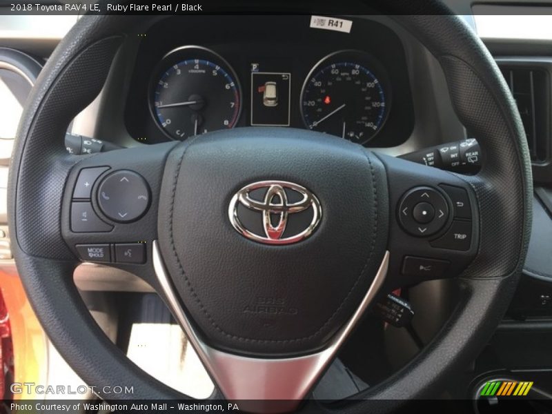 Ruby Flare Pearl / Black 2018 Toyota RAV4 LE