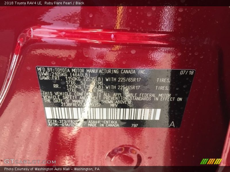 Ruby Flare Pearl / Black 2018 Toyota RAV4 LE