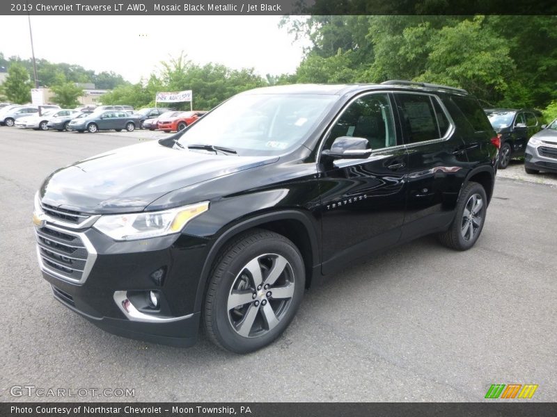 Front 3/4 View of 2019 Traverse LT AWD