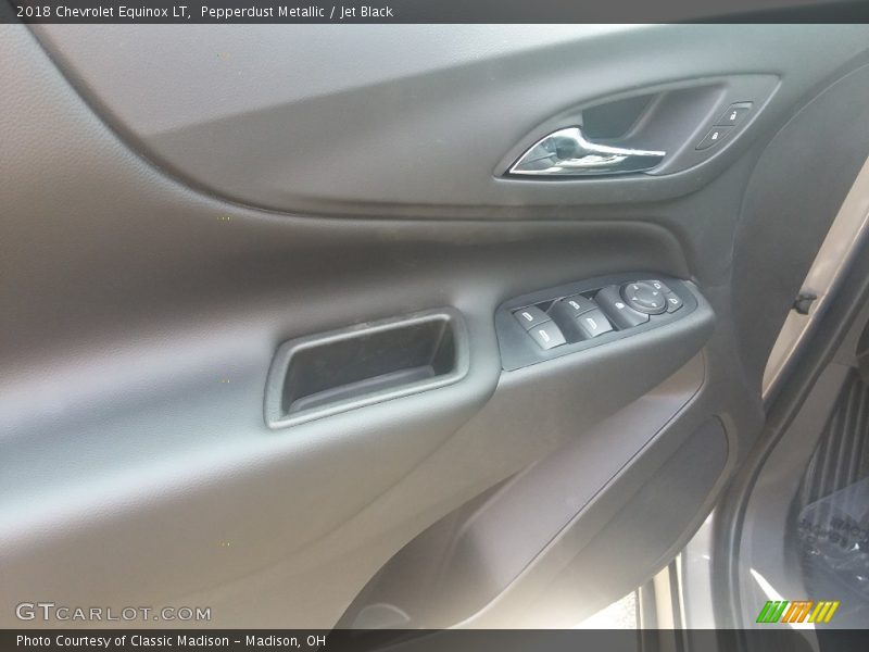 Pepperdust Metallic / Jet Black 2018 Chevrolet Equinox LT