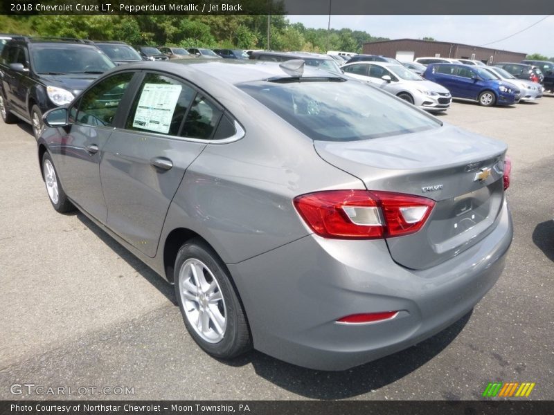 Pepperdust Metallic / Jet Black 2018 Chevrolet Cruze LT