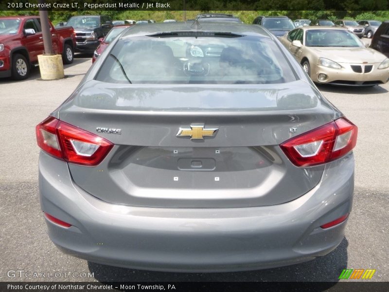 Pepperdust Metallic / Jet Black 2018 Chevrolet Cruze LT