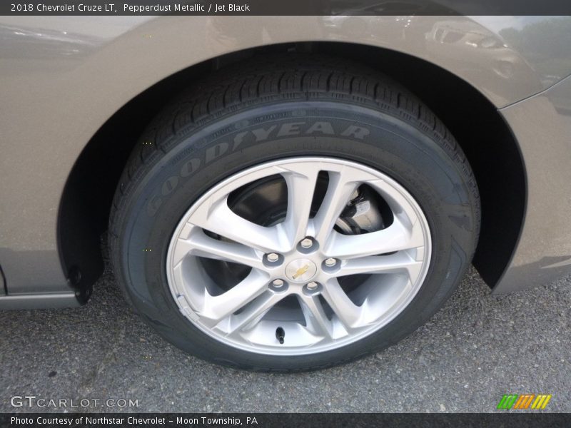 Pepperdust Metallic / Jet Black 2018 Chevrolet Cruze LT