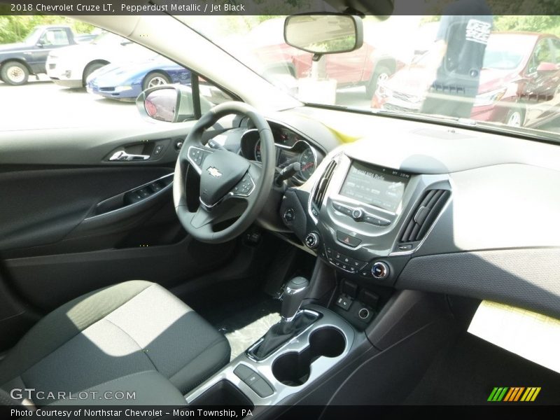 Pepperdust Metallic / Jet Black 2018 Chevrolet Cruze LT