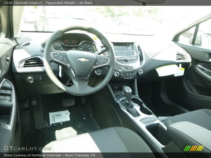 Pepperdust Metallic / Jet Black 2018 Chevrolet Cruze LT