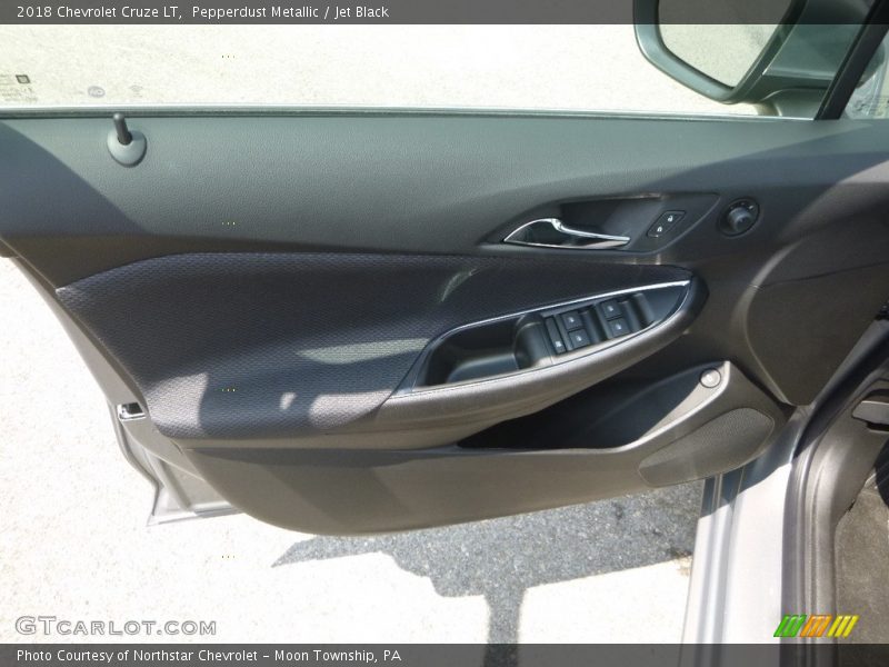 Pepperdust Metallic / Jet Black 2018 Chevrolet Cruze LT