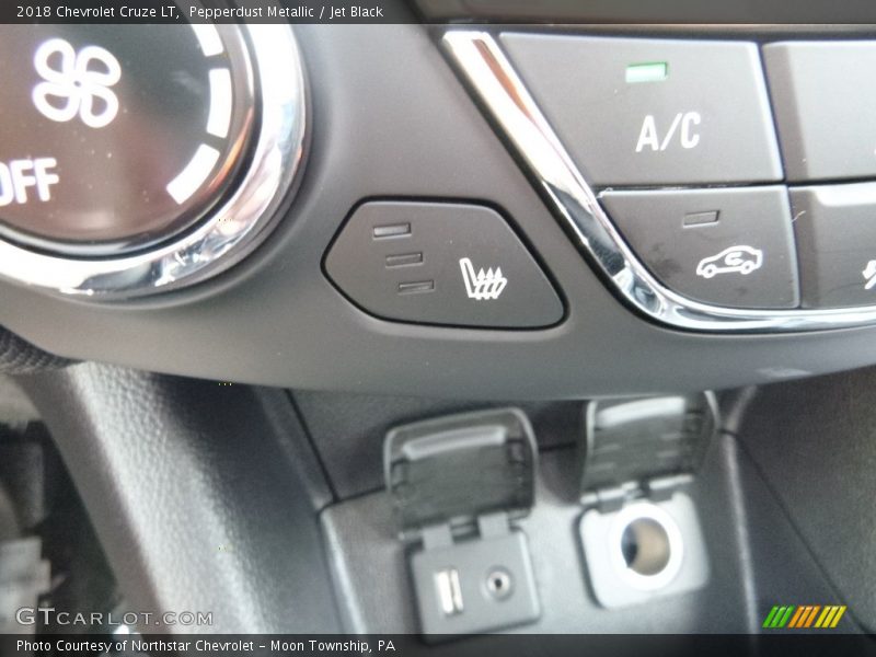 Pepperdust Metallic / Jet Black 2018 Chevrolet Cruze LT