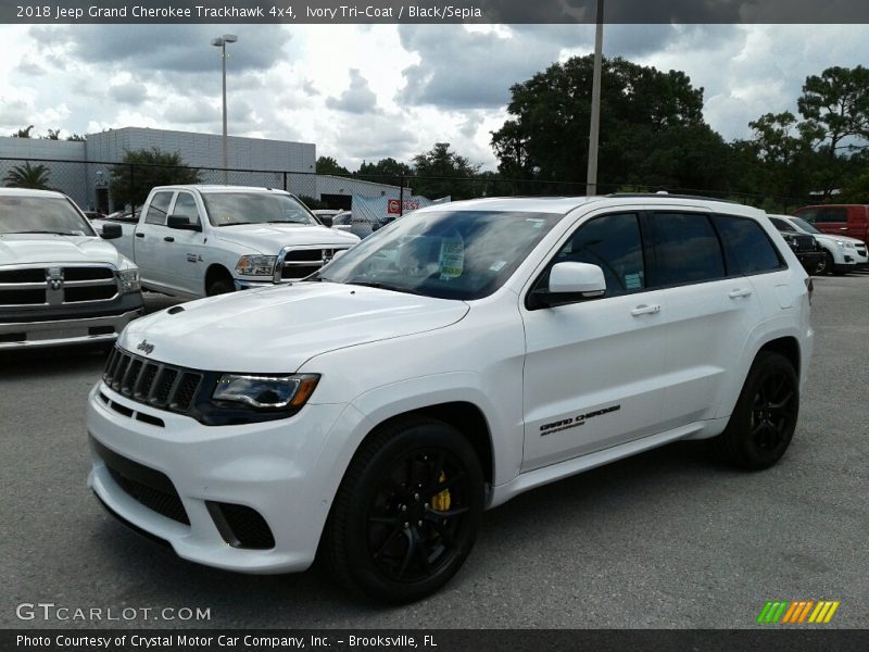 Front 3/4 View of 2018 Grand Cherokee Trackhawk 4x4