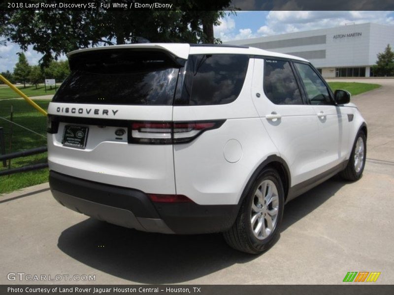 Fuji White / Ebony/Ebony 2018 Land Rover Discovery SE