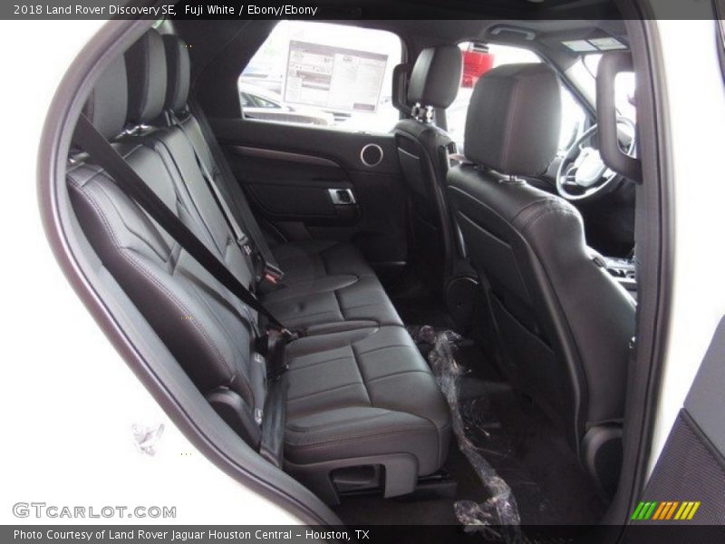 Fuji White / Ebony/Ebony 2018 Land Rover Discovery SE