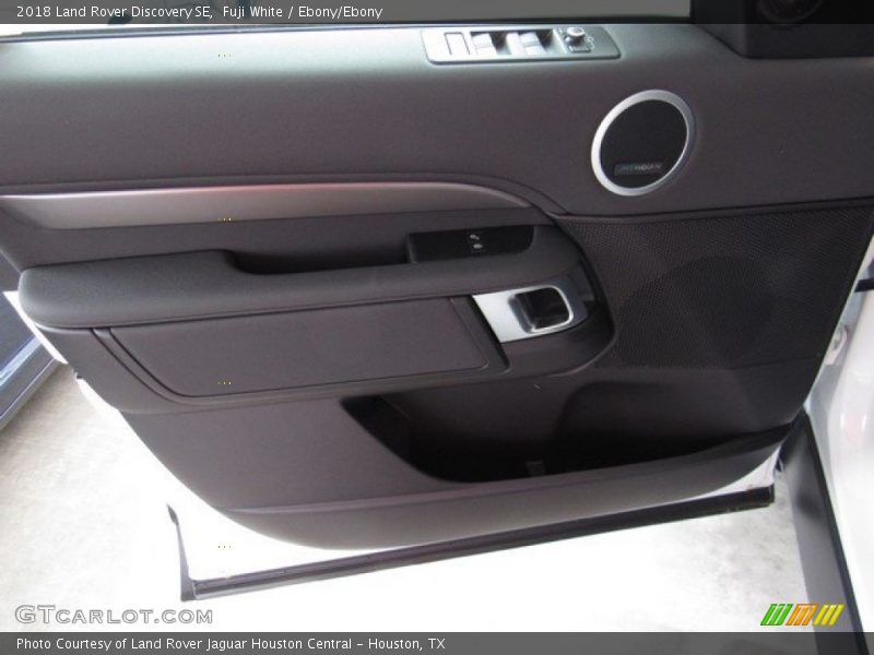 Fuji White / Ebony/Ebony 2018 Land Rover Discovery SE