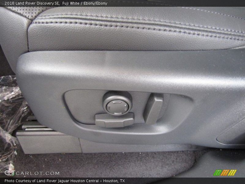 Fuji White / Ebony/Ebony 2018 Land Rover Discovery SE