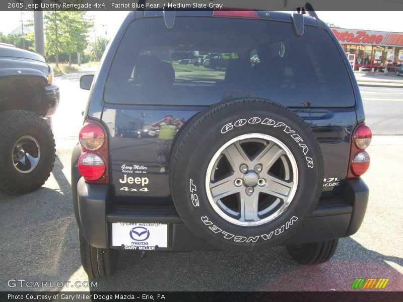 Patriot Blue Pearl / Medium Slate Gray 2005 Jeep Liberty Renegade 4x4