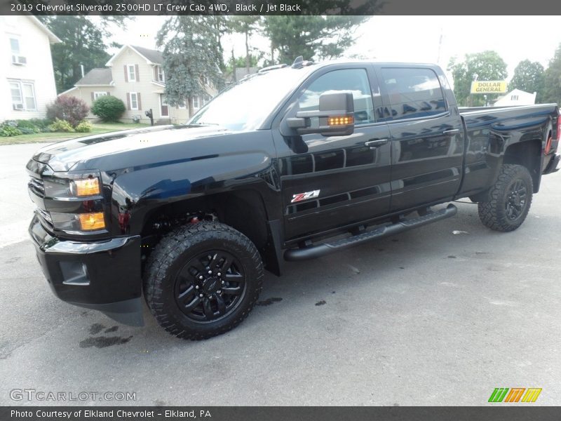 Front 3/4 View of 2019 Silverado 2500HD LT Crew Cab 4WD