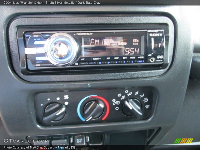 Bright Silver Metallic / Dark Slate Gray 2004 Jeep Wrangler X 4x4