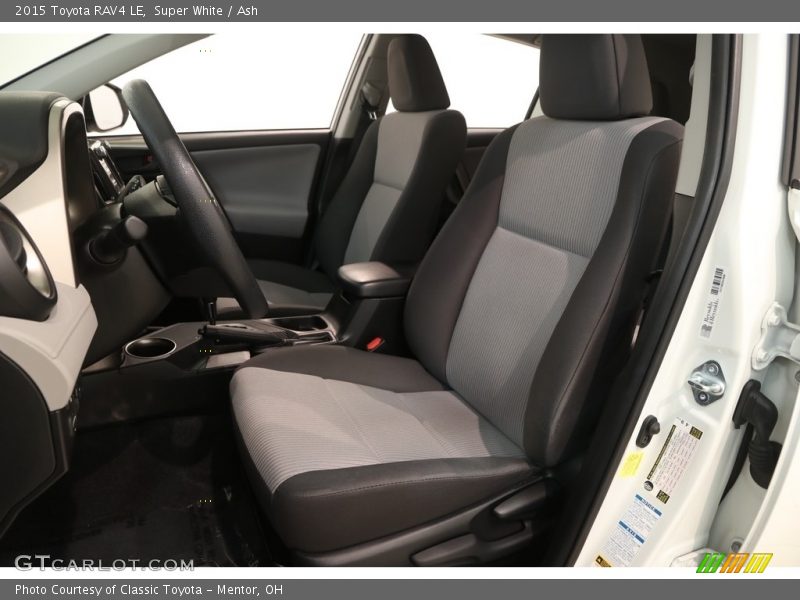 Super White / Ash 2015 Toyota RAV4 LE