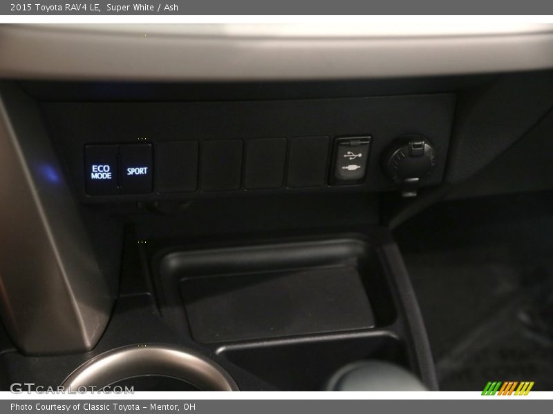 Super White / Ash 2015 Toyota RAV4 LE