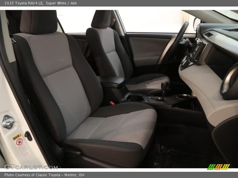 Super White / Ash 2015 Toyota RAV4 LE