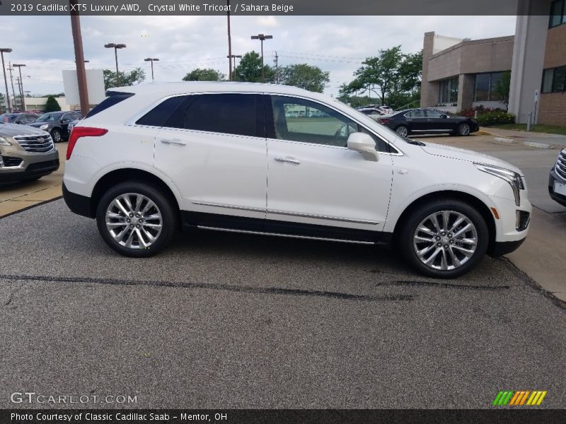 Crystal White Tricoat / Sahara Beige 2019 Cadillac XT5 Luxury AWD