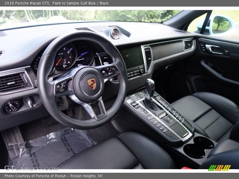 Paint to Sample Gulf Blue / Black 2018 Porsche Macan GTS