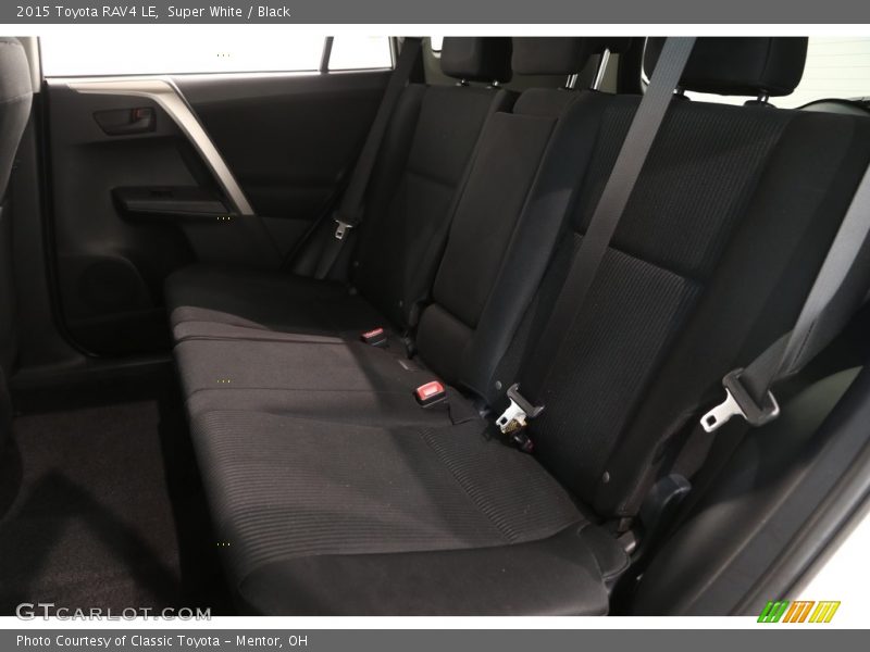Super White / Black 2015 Toyota RAV4 LE