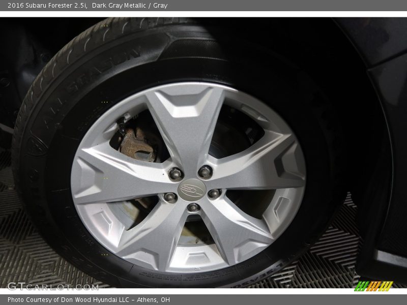 Dark Gray Metallic / Gray 2016 Subaru Forester 2.5i