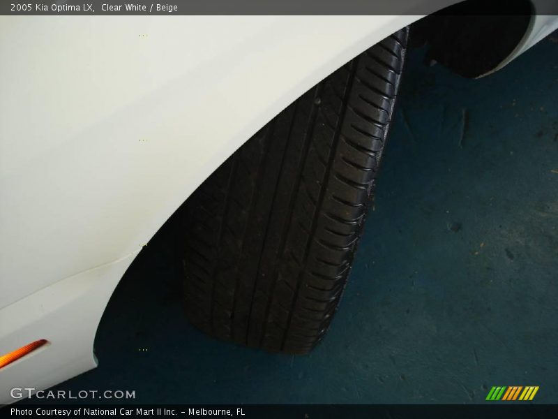 Clear White / Beige 2005 Kia Optima LX